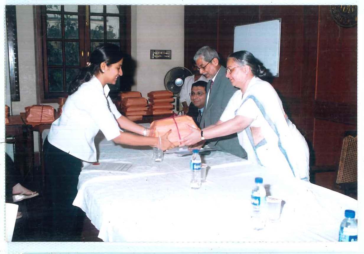 Certificate Distribution on 13 Dec 2004